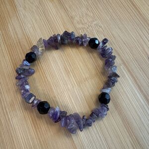 PURPLE BEADED ROCK CANDY STYLE BRACELET ON ELASTIC